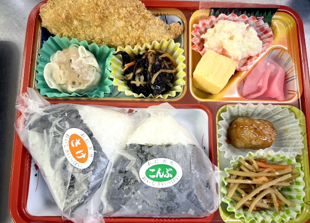 おにぎり弁当